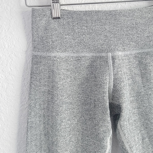 Lululemon Herringbone Light Gray Cropped Leggings Sz 4 Rare Pattern - Picture 7 of 14